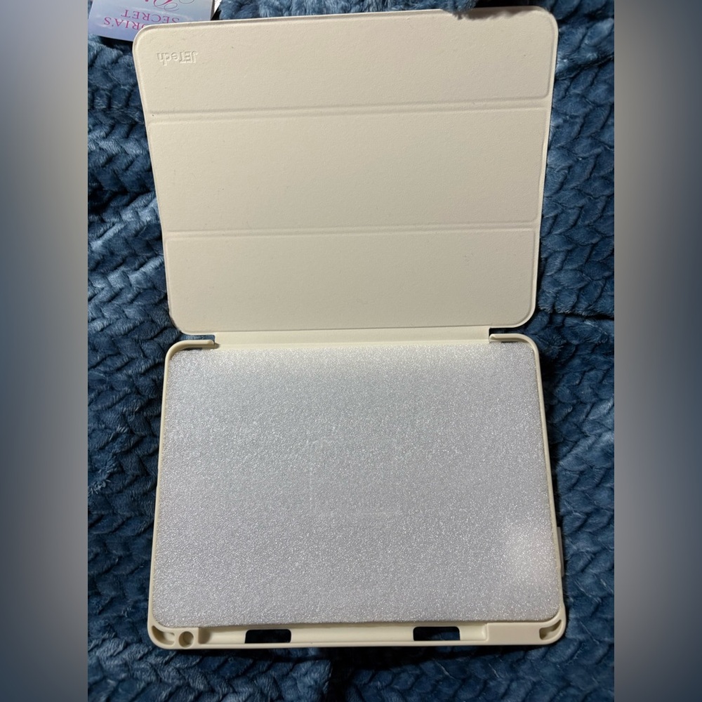 iPad JETech Case - Picture 6 of 7